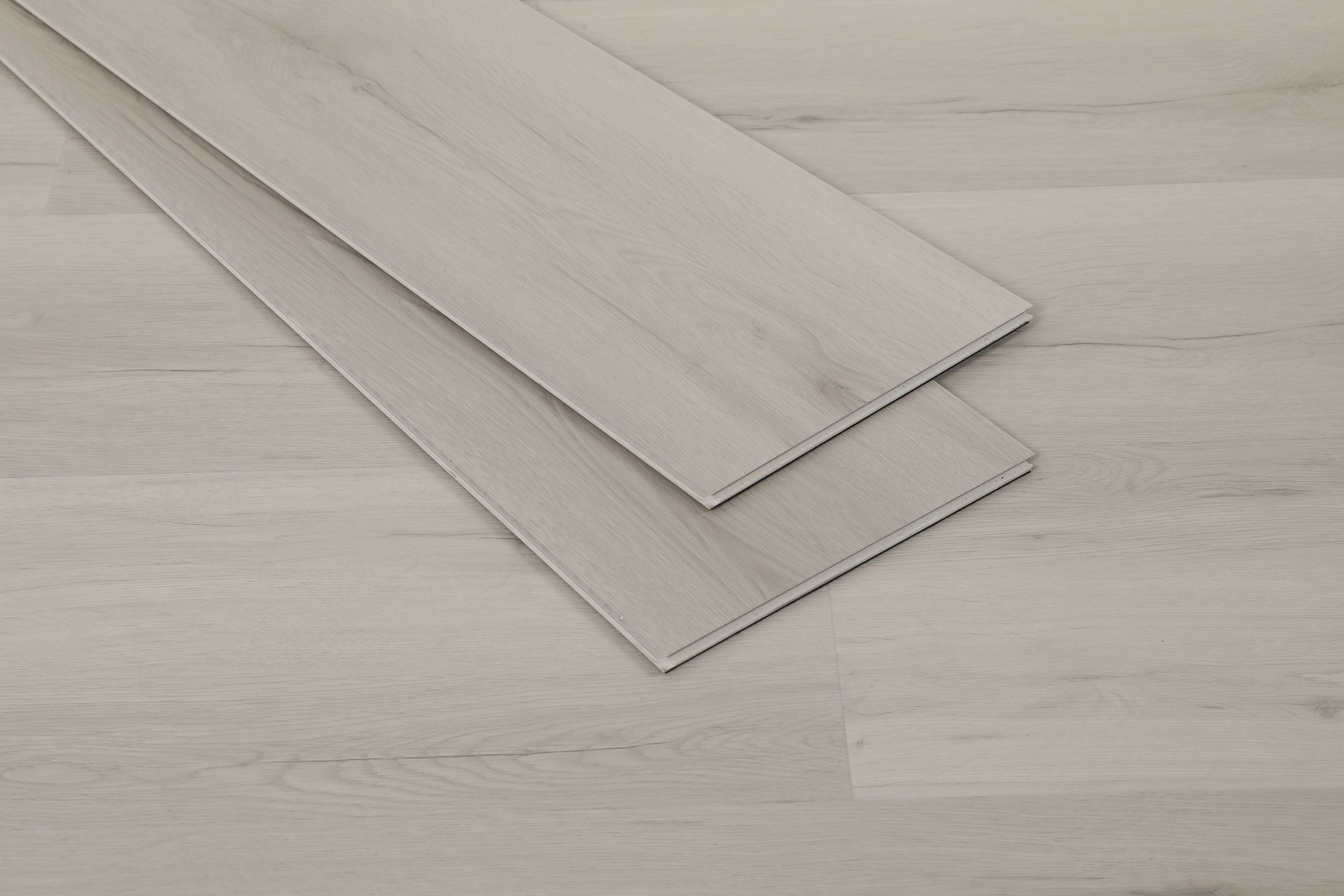 Klick-Vinyl Eiche Polar Hellgrau Matt – mit 0,50 mm Nutzschicht