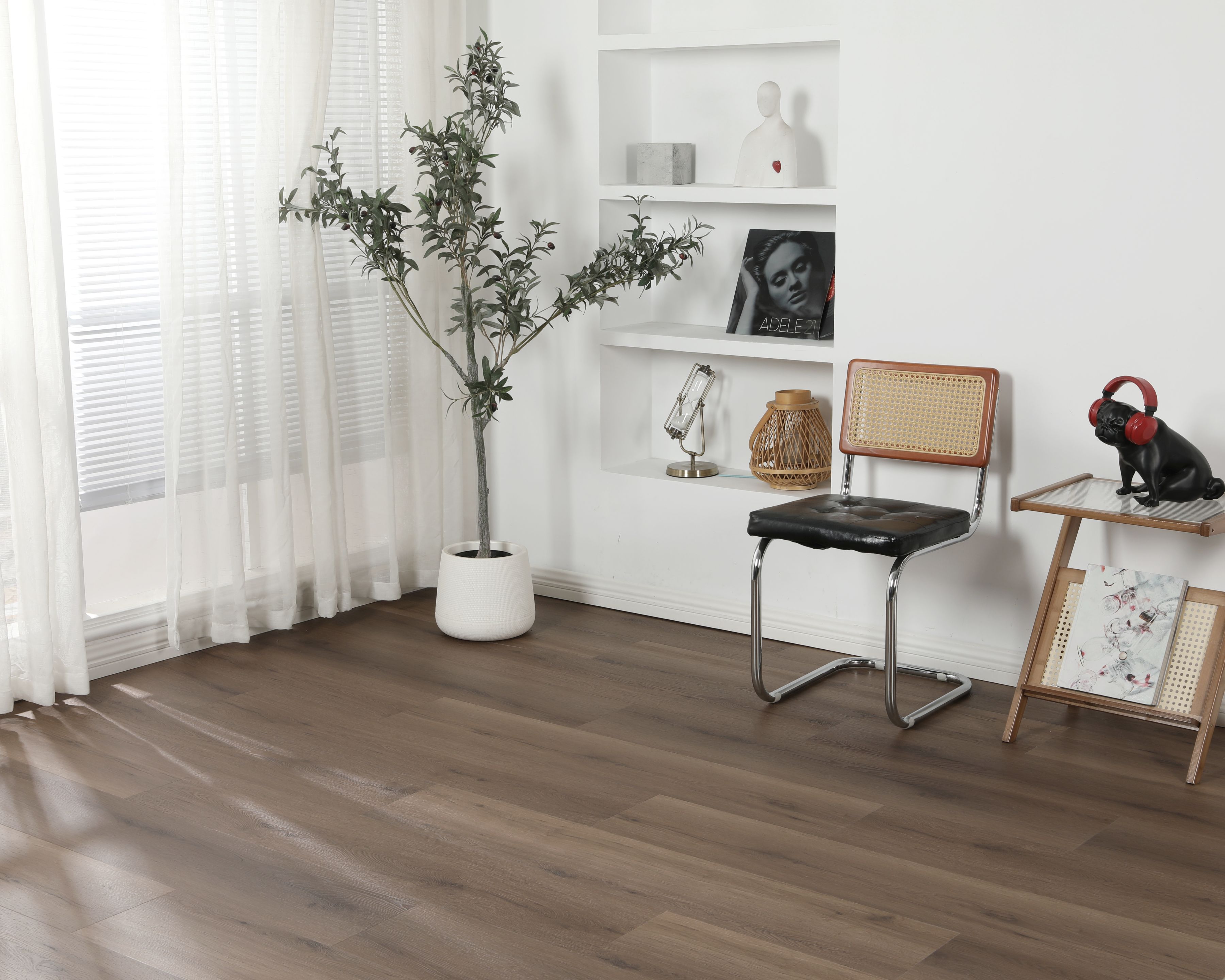 Klick-Vinyl Eiche Polar Nussbraun Matt – Premium Designboden mit 0,50 mm Nutzschicht