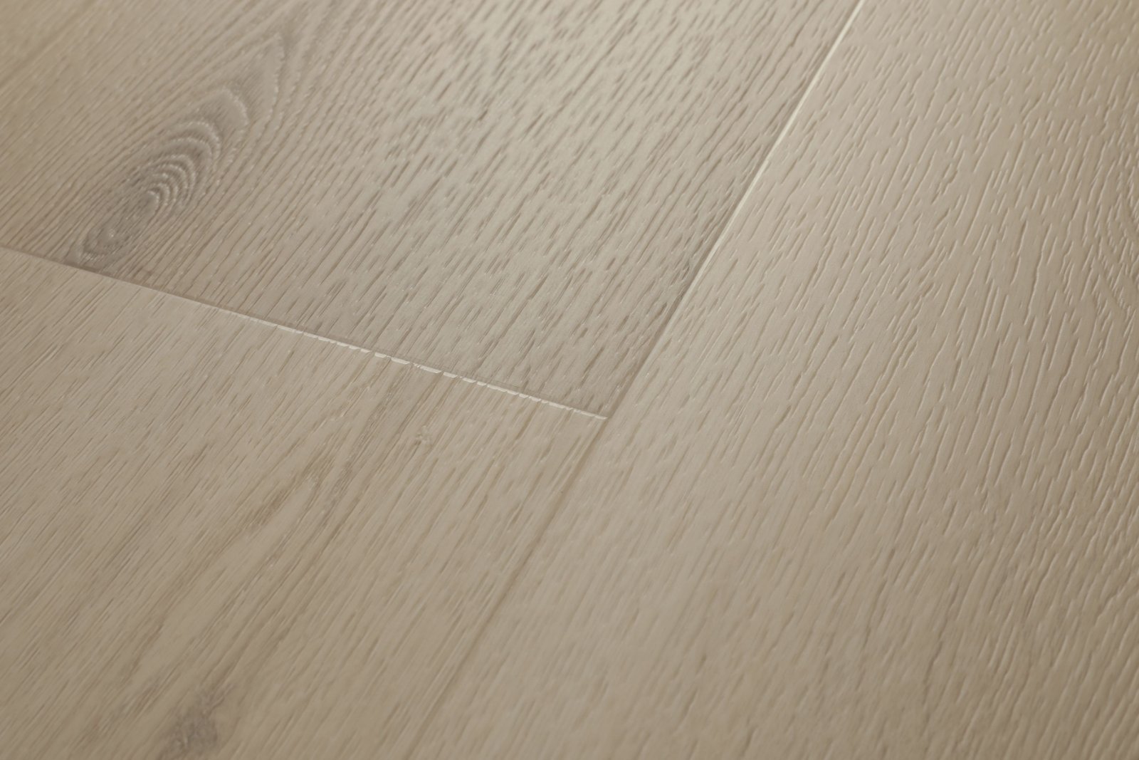 Klick-Vinyl Eiche Polar Hellbeige Matt – Premium Designboden mit 0,55 mm Nutzschicht