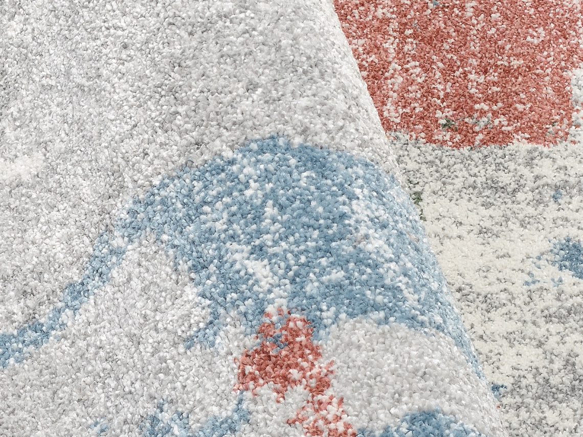 runder Teppich in pastel Farbtönen
