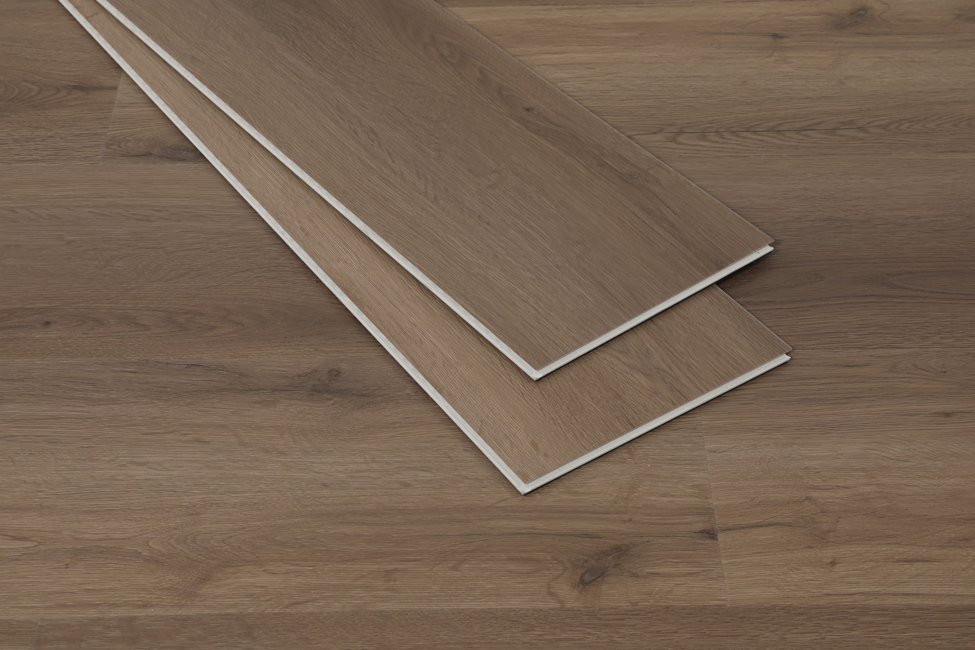 Klick-Vinyl Eiche Polar Nussbraun Matt – Premium Designboden mit 0,50 mm Nutzschicht