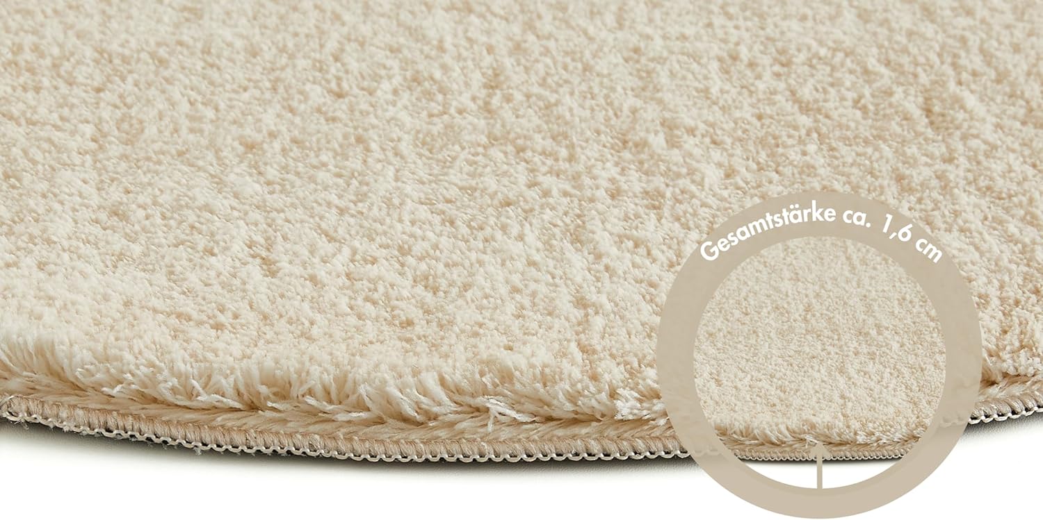 Flauschiger Teppich creme
