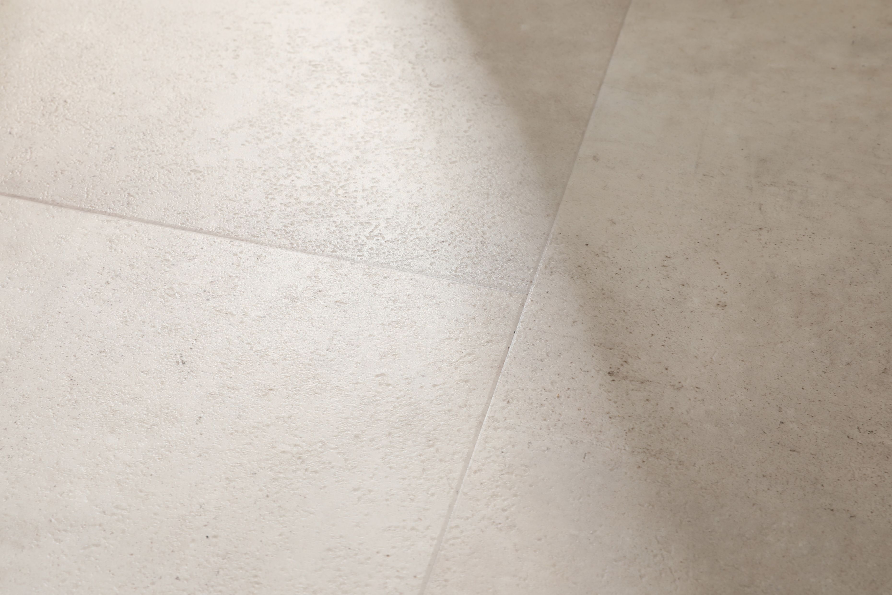 Klick-Vinyl Travertin Beige Matt – Premium Designboden in Natursteinoptik mit 0,50 mm Nutzschicht