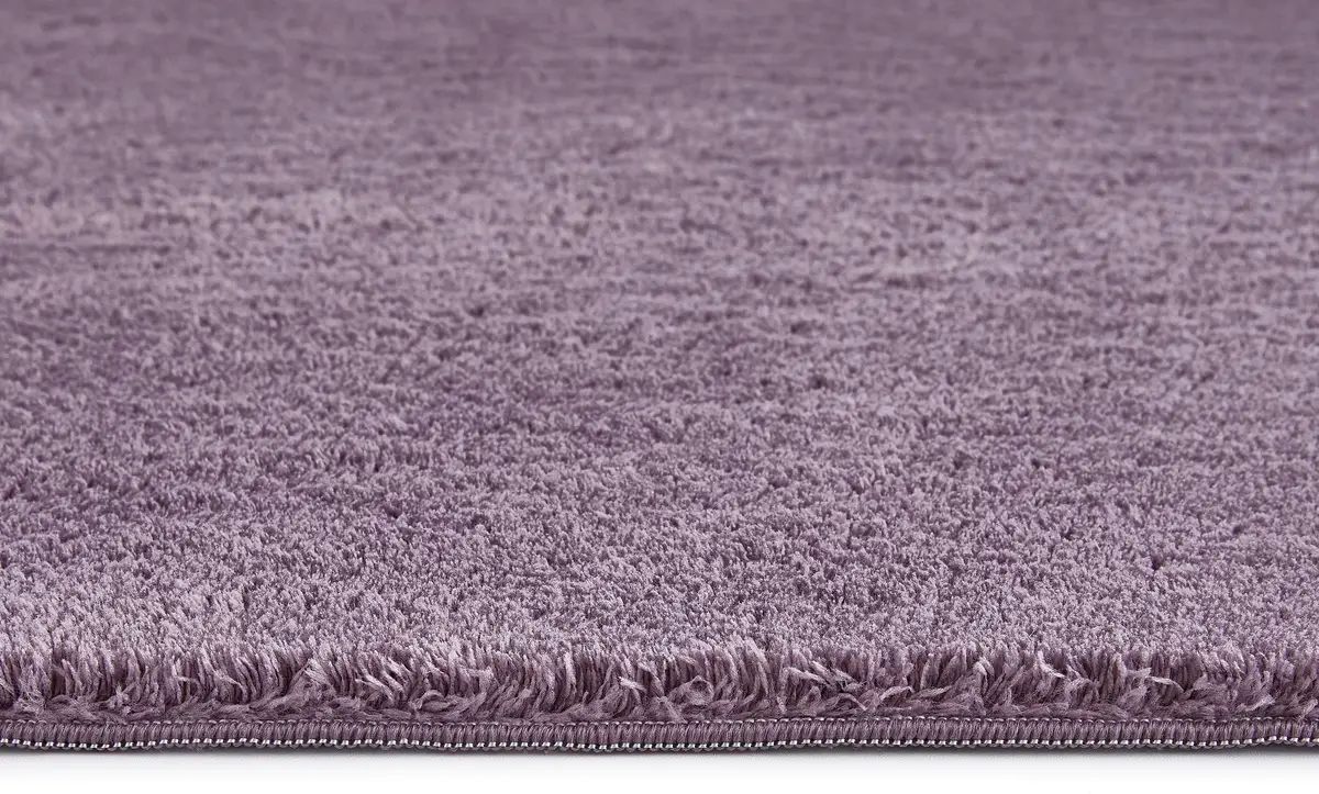 Flauschiger Teppich lavendel