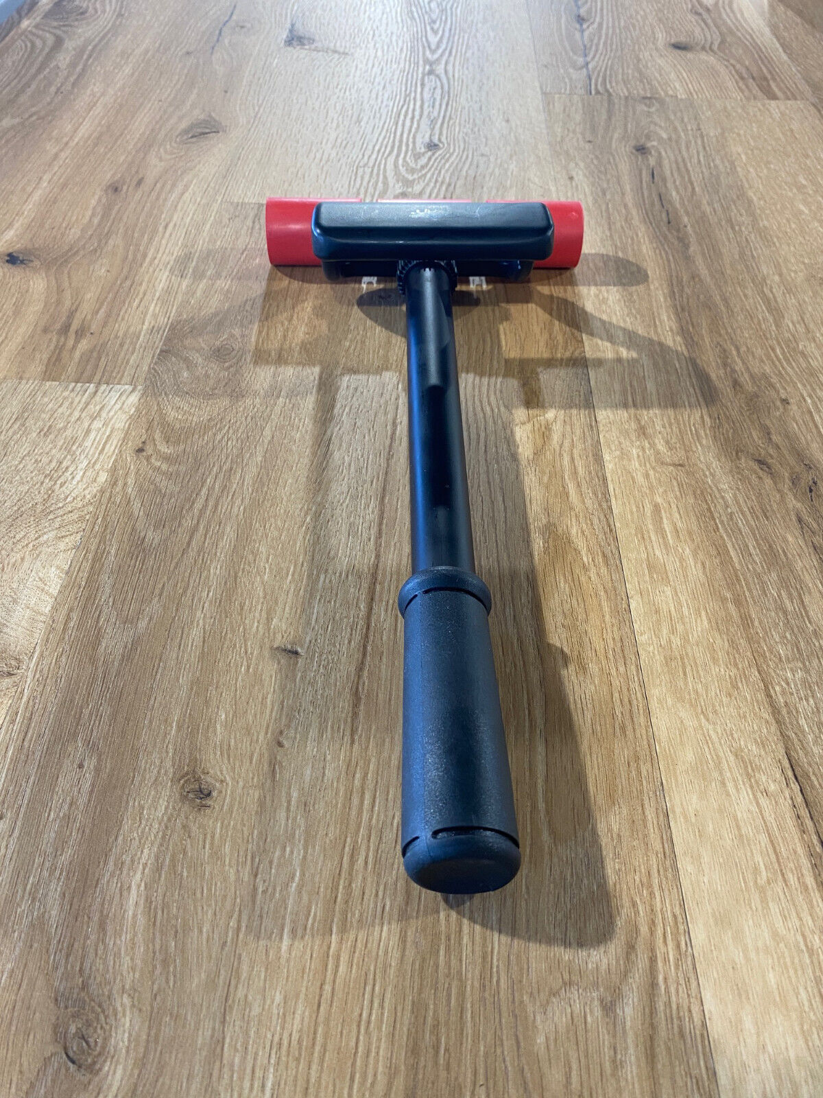 Andrückwalze für Vinyl & Klebevinyl – Teleskopische Anwalzrolle 195 mm